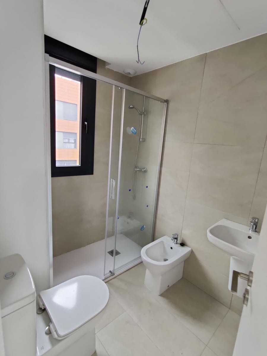 3 Zimmer Wohnung zu vermieten in Camas mit Pool Garage - 1.000 € (Ref: 7961960)