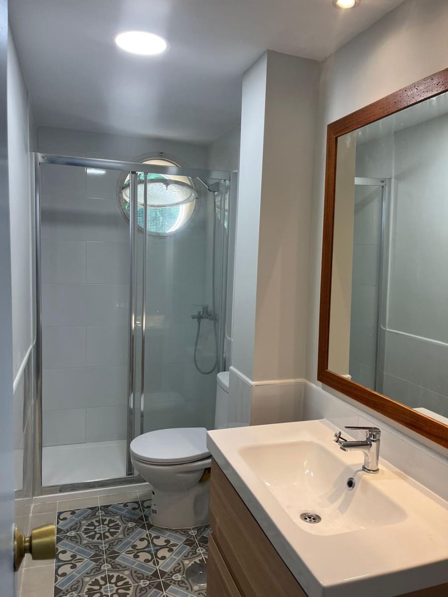 3 sovrum Lägenhet att hyra i Sevilla stad - 1 000 € (Ref: 8478087)