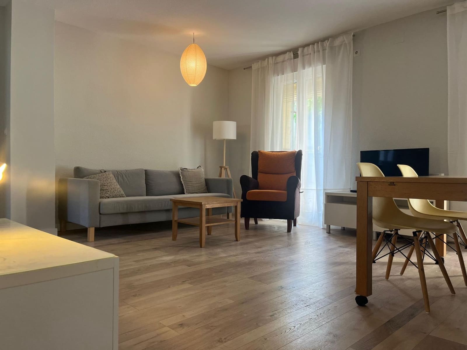 3 sovrum Lägenhet att hyra i Sevilla stad - 1 000 € (Ref: 8478087)