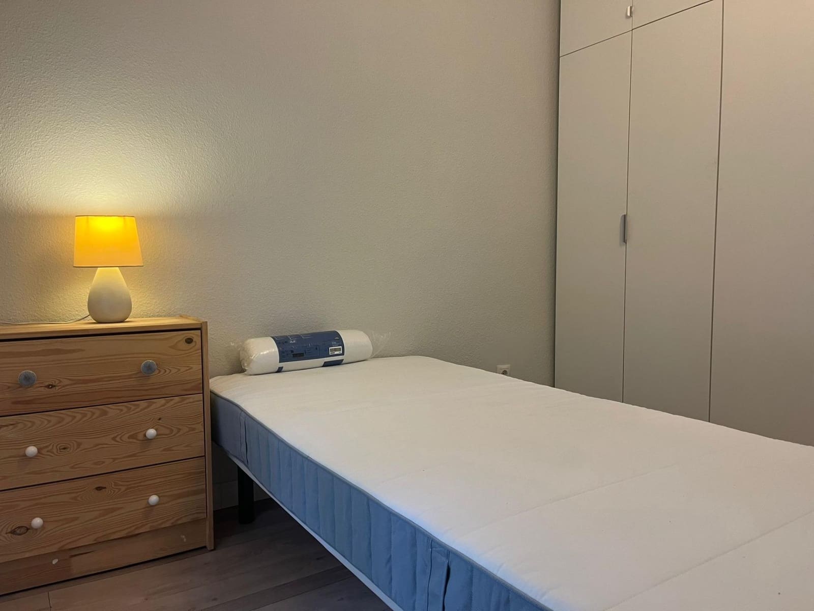 3 sovrum Lägenhet att hyra i Sevilla stad - 1 000 € (Ref: 8478087)
