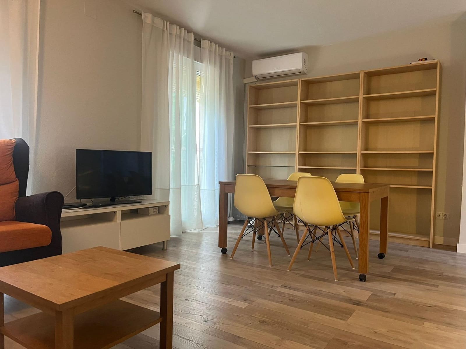 3 sovrum Lägenhet att hyra i Sevilla stad - 1 000 € (Ref: 8478087)