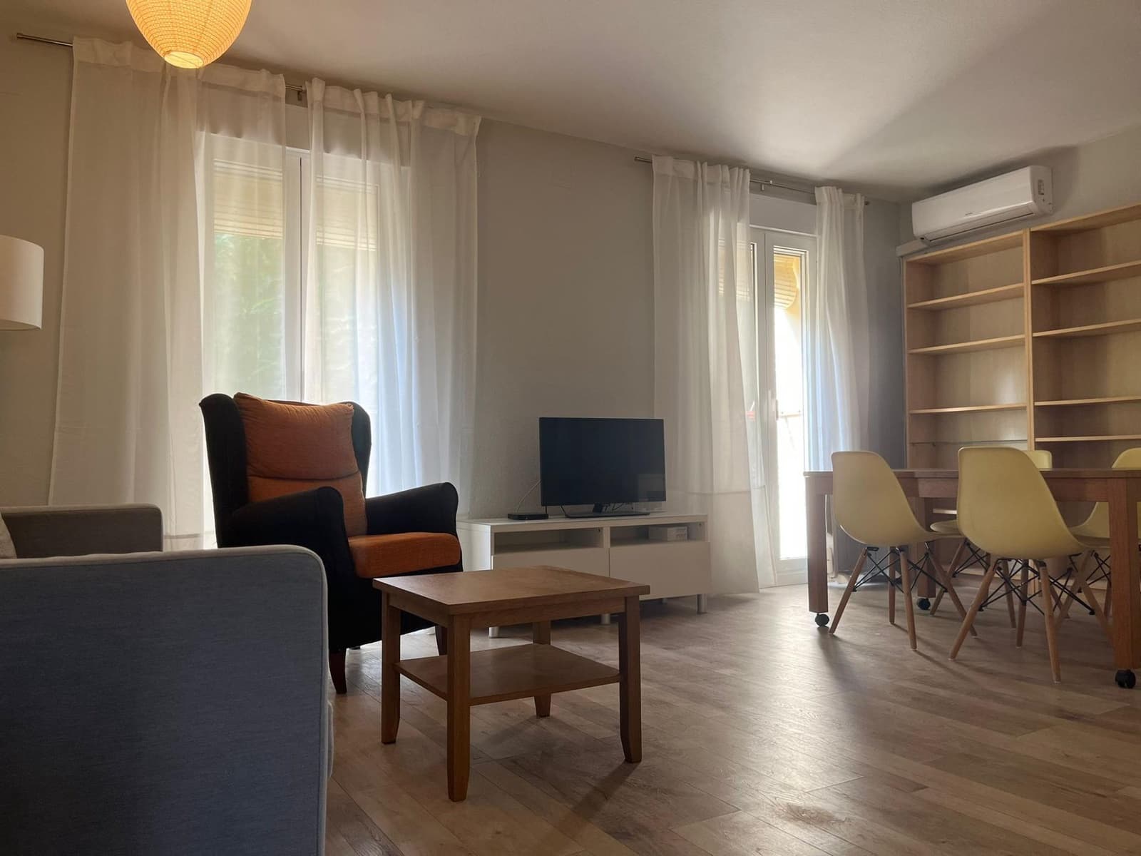 3 sovrum Lägenhet att hyra i Sevilla stad - 1 000 € (Ref: 8478087)
