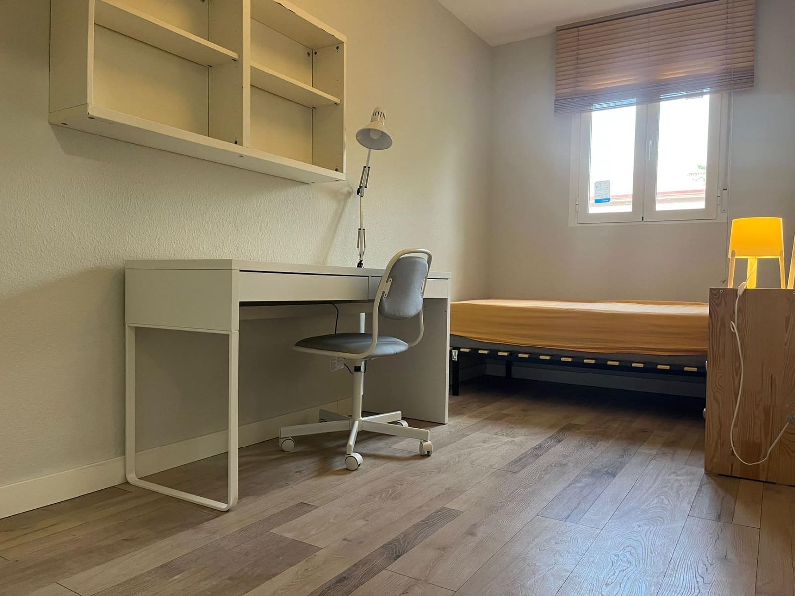 3 sovrum Lägenhet att hyra i Sevilla stad - 1 000 € (Ref: 8478087)