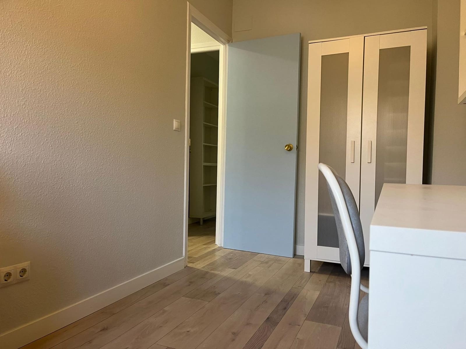 3 sovrum Lägenhet att hyra i Sevilla stad - 1 000 € (Ref: 8478087)