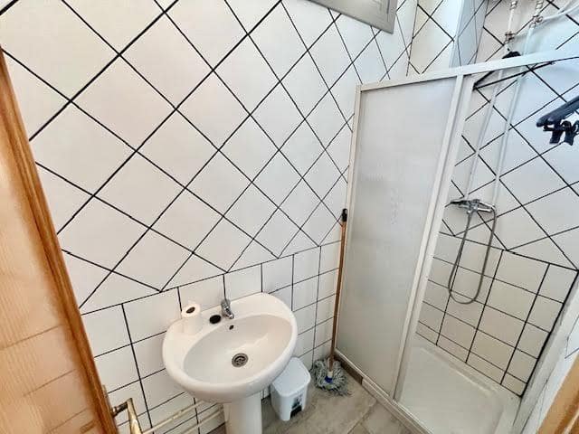 Komercyjne do wynajęcia w Miasto Sewilla - 2 900 € (Ref: 8764302)