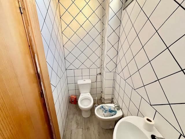 Erhverv til leje i Sevilla by - € 2.900 (Ref: 8764302)