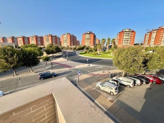 Kommersiell til leie i Sevilla by - € 2 900 (Ref: 8764302)