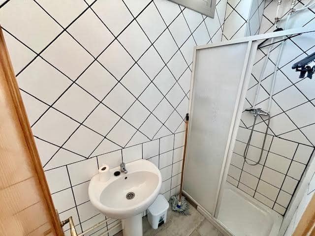 Kommersiell til leie i Sevilla by - € 2 900 (Ref: 8764302)