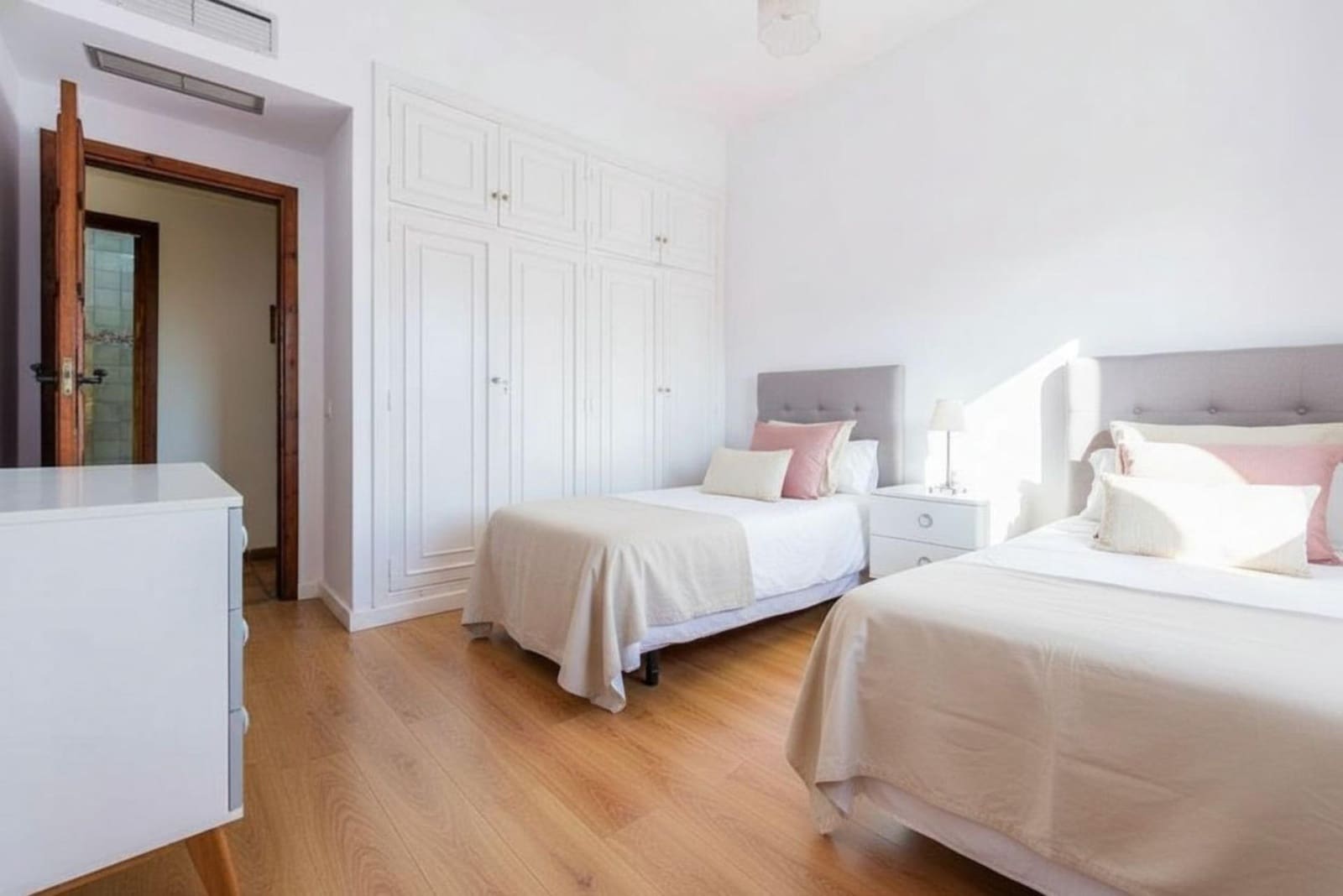 7 sypialnia Willa na sprzedaż w Mairena del Aljarafe z basenem garażem - 990 000 € (Ref: 8836658)