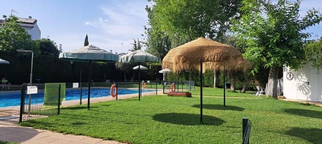 4 soveværelse Rækkehus til salg i Mairena del Aljarafe med swimmingpool - € 290.000 (Ref: 8988614)