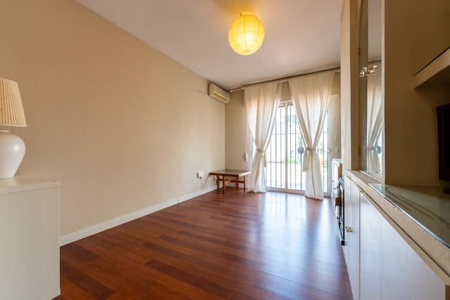 4 slaapkamer Rijtjeshuis te koop in Mairena del Aljarafe met zwembad - € 275.000 (Ref: 8988614)