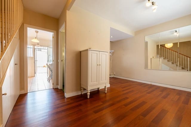 4 chambre Villa/Maison Mitoyenne à vendre à Mairena del Aljarafe avec piscine - 255 000 € (Ref: 8988614)