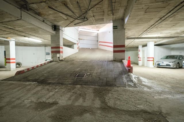 Garage for sale in Seville city - € 14,000 (Ref: 9005050)