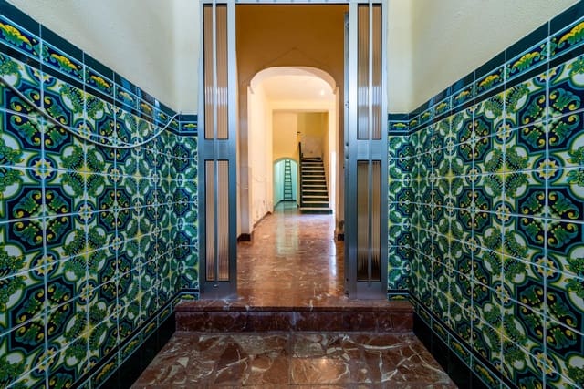 4 soveværelse Byhus til salg i Sevilla by - € 398.000 (Ref: 9112439)