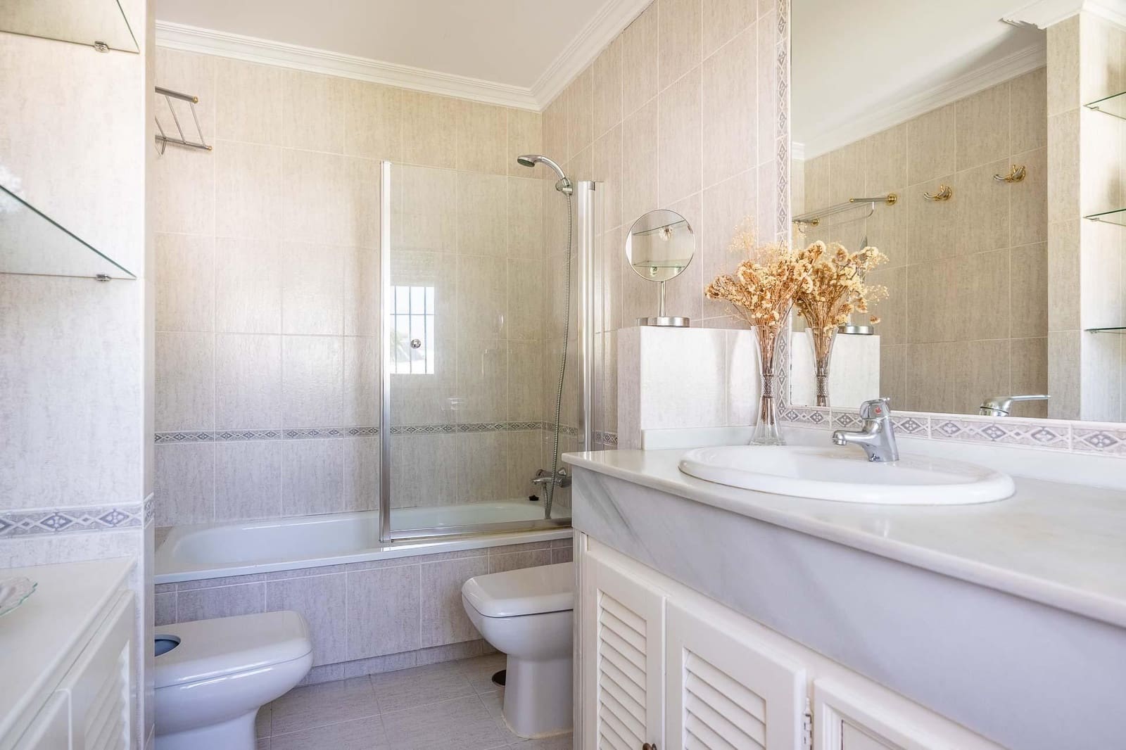 Chalet de 7 habitaciones en Bormujos en venta con piscina - 932.000 € (Ref: 9129844)