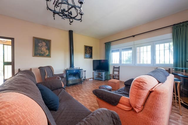 Chalet de 4 habitaciones en Villanueva del Ariscal en venta con piscina - 375.000 € (Ref: 9132520)