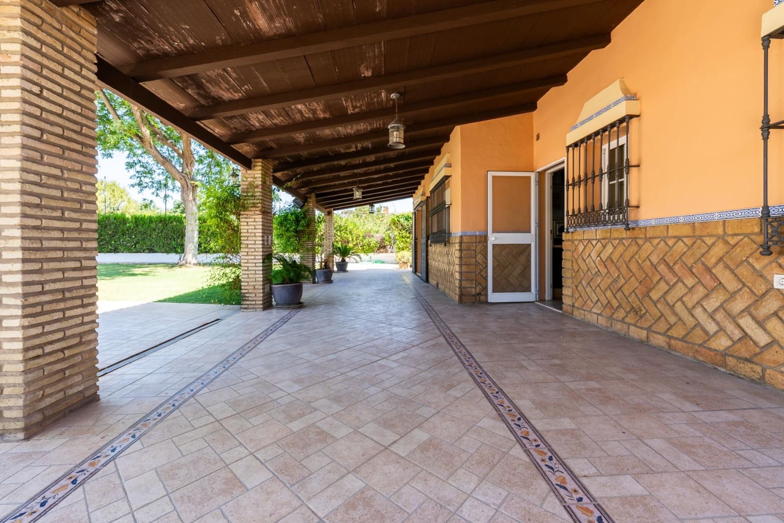 3 sypialnia Willa na sprzedaż w Palomares del Rio z basenem garażem - 465 000 € (Ref: 9147294)