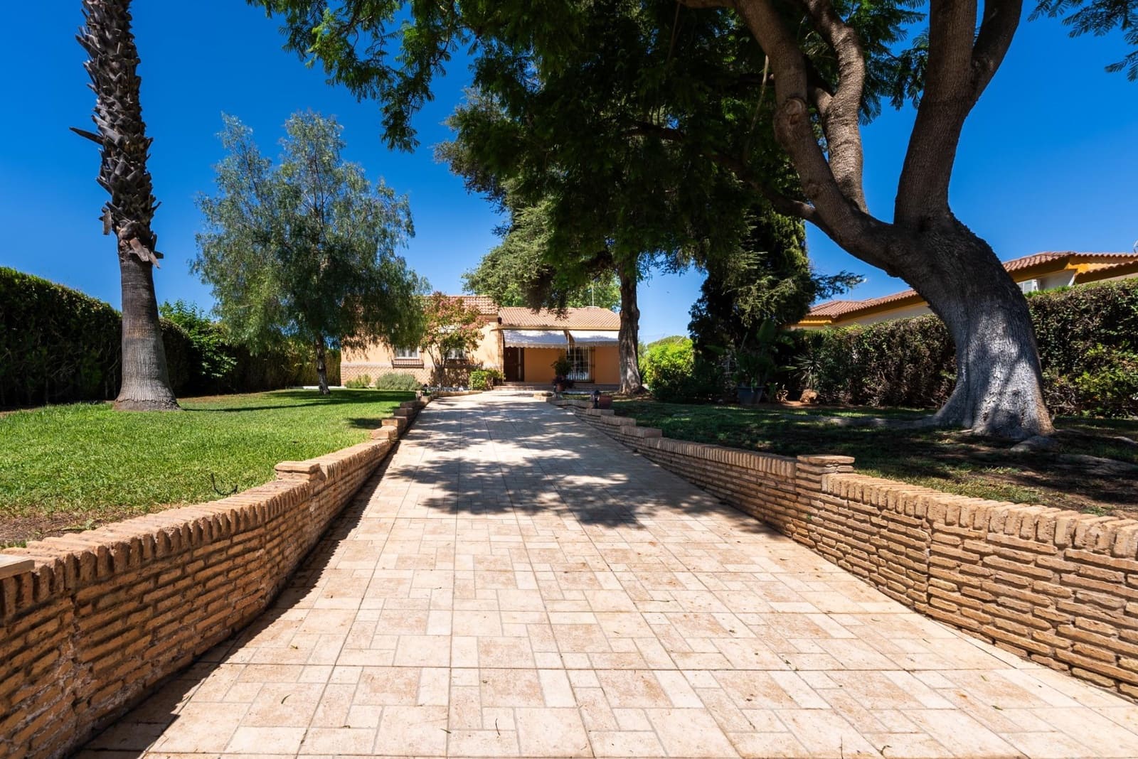 3 sypialnia Willa na sprzedaż w Palomares del Rio z basenem garażem - 465 000 € (Ref: 9147294)