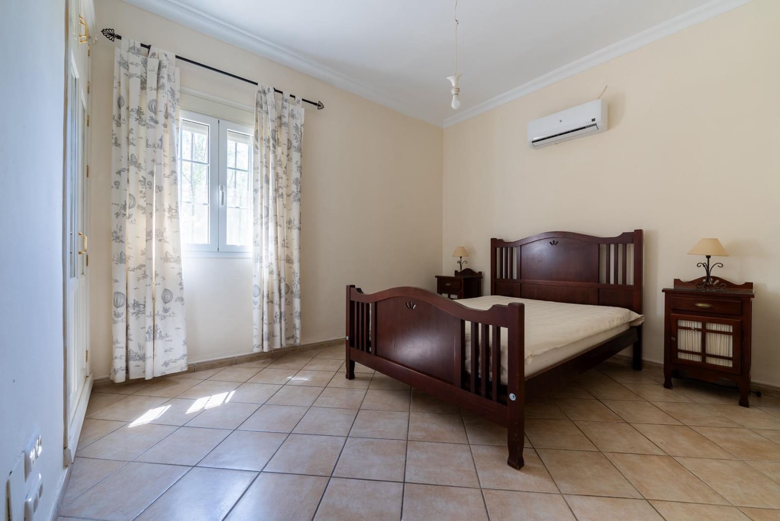 3 slaapkamer Villa te koop in Palomares del Rio met zwembad garage - € 465.000 (Ref: 9147294)