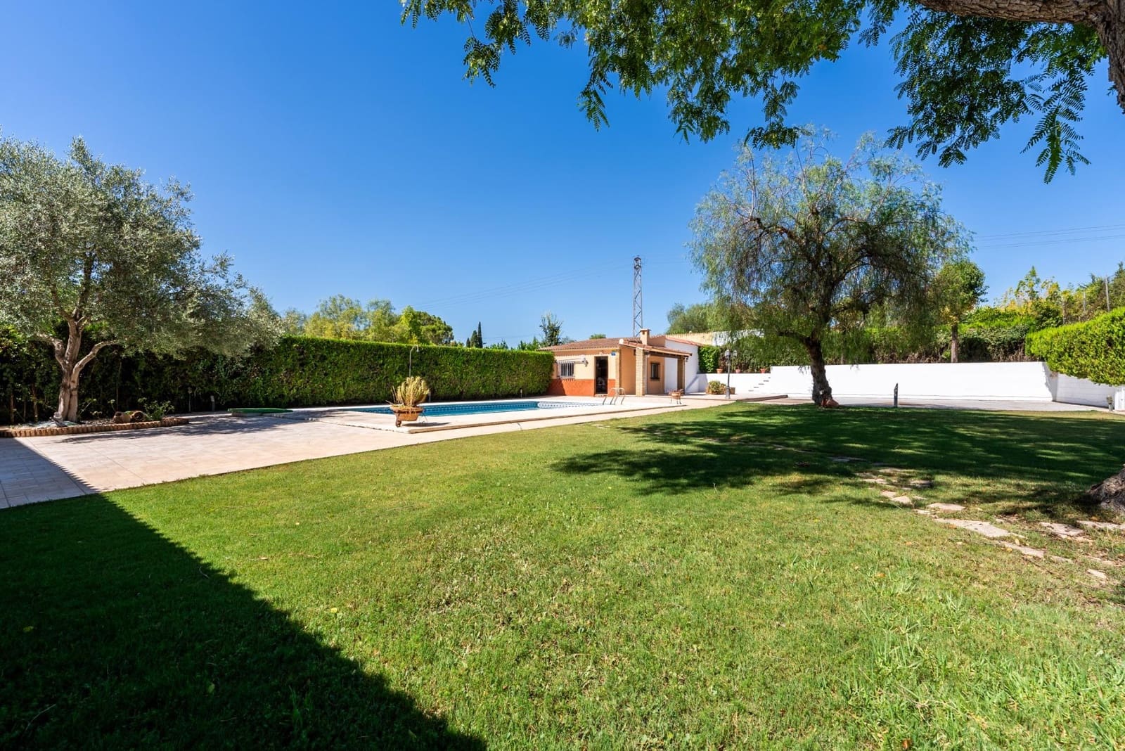 3 slaapkamer Villa te koop in Palomares del Rio met zwembad garage - € 465.000 (Ref: 9147294)