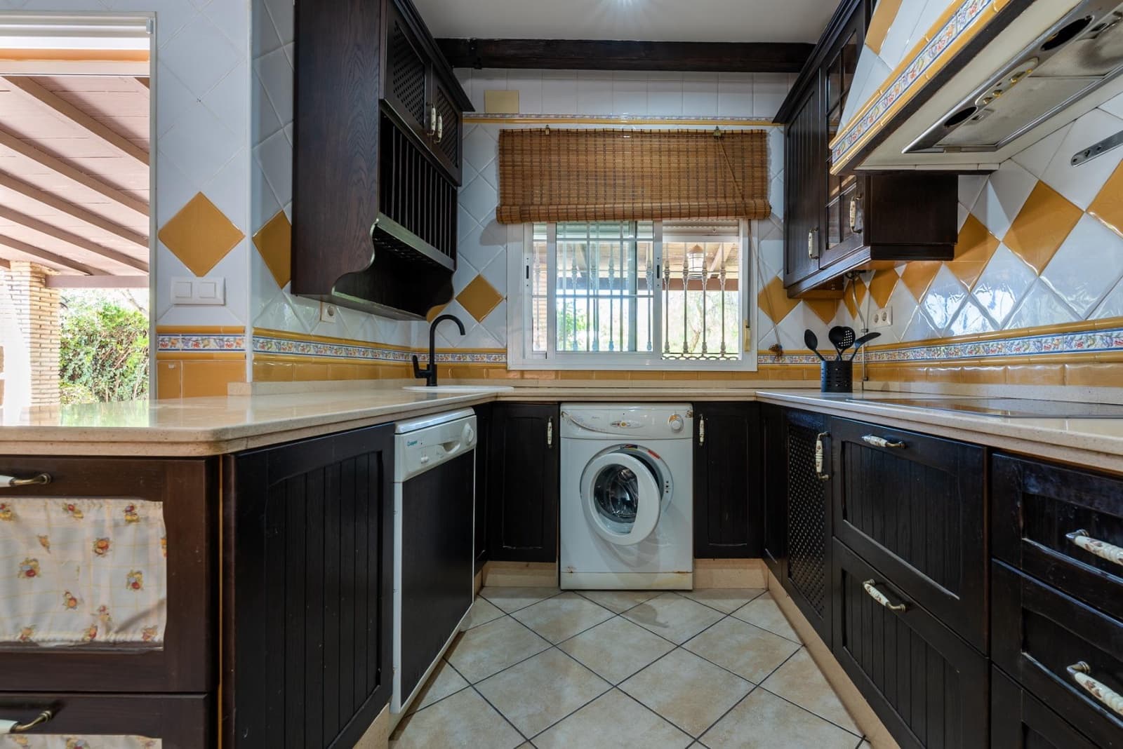 3 soveværelse Villa til salg i Palomares del Rio med swimmingpool garage - € 399.999 (Ref: 9147294)