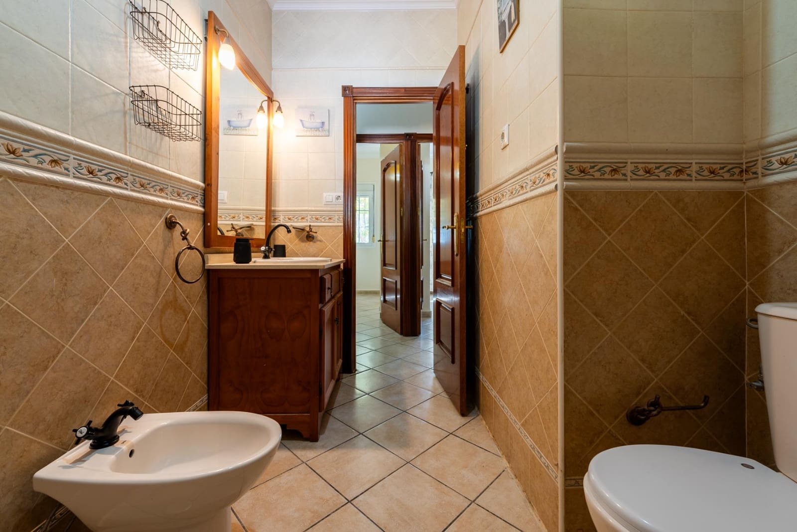 3 bedroom Villa for sale in Palomares del Rio with pool garage - € 399,999 (Ref: 9147294)