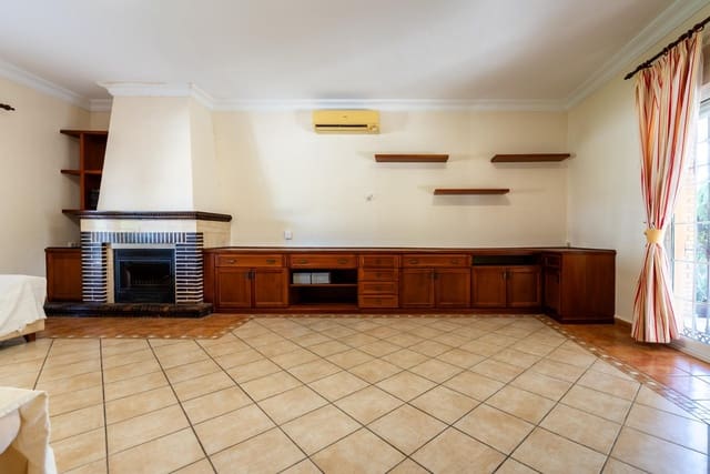 3 bedroom Villa for sale in Palomares del Río with pool garage - € 399,999 (Ref: 9147294)