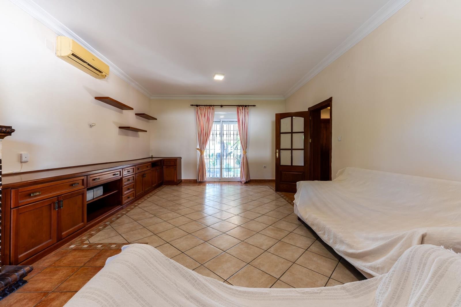 3 bedroom Villa for sale in Palomares del Rio with pool garage - € 399,999 (Ref: 9147294)
