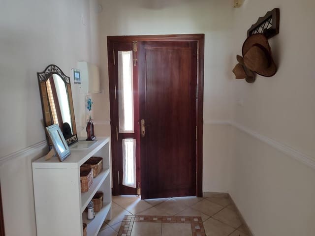 3 soveværelse Villa til salg i Palomares del Río med swimmingpool garage - € 399.999 (Ref: 9147294)