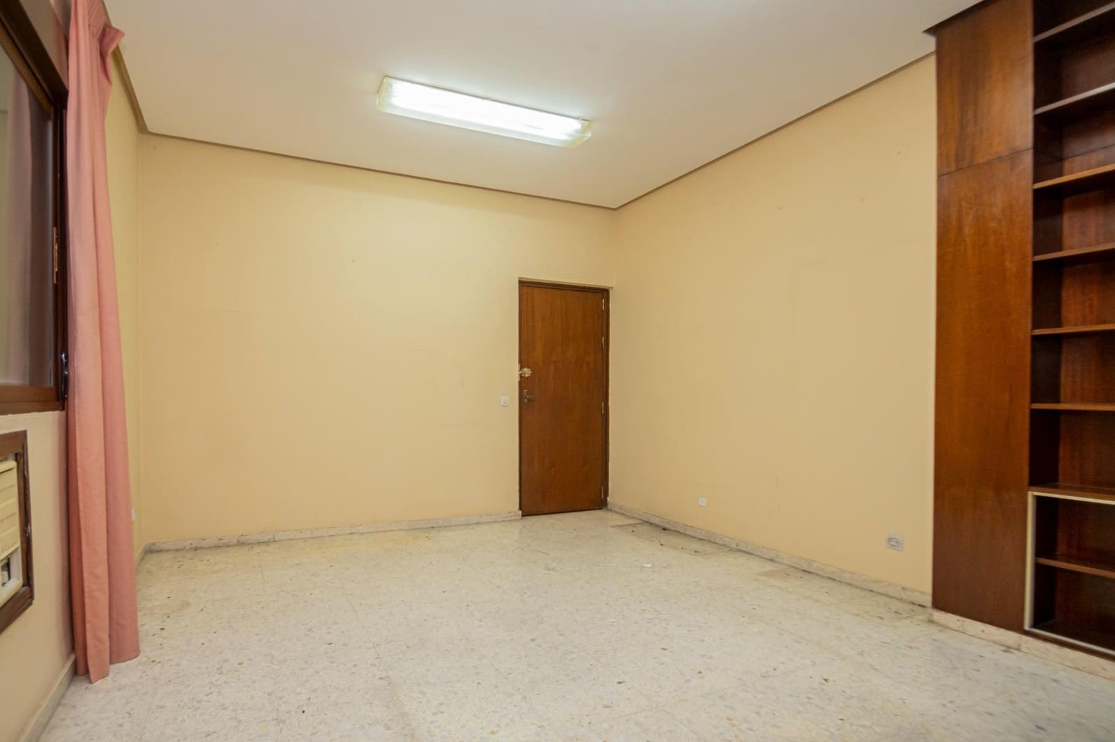 7 bedroom Flat for sale in Seville city - € 310,000 (Ref: 9162371)