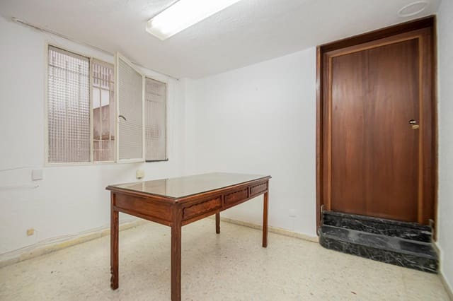 7 sovrum Lägenhet till salu i Sevilla stad - 310 000 € (Ref: 9162371)