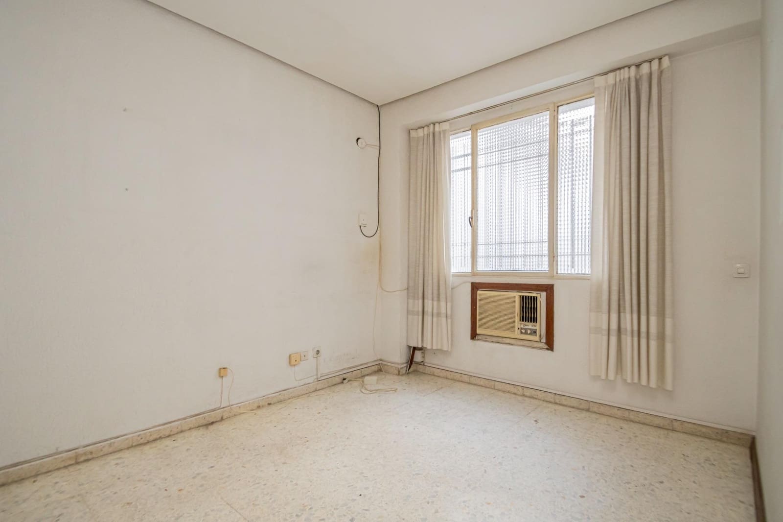 7 slaapkamer Flat te koop in Sevilla stad - € 310.000 (Ref: 9162371)
