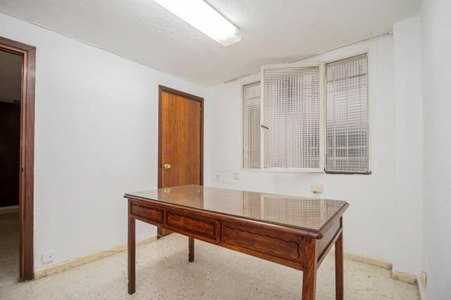 7 bedroom Flat for sale in Seville city - € 310,000 (Ref: 9162371)