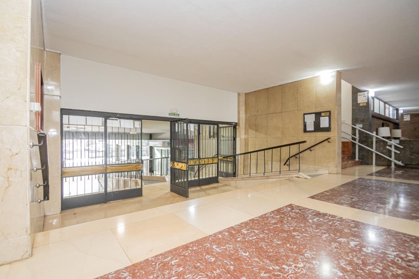 7 slaapkamer Flat te koop in Sevilla stad - € 310.000 (Ref: 9162371)