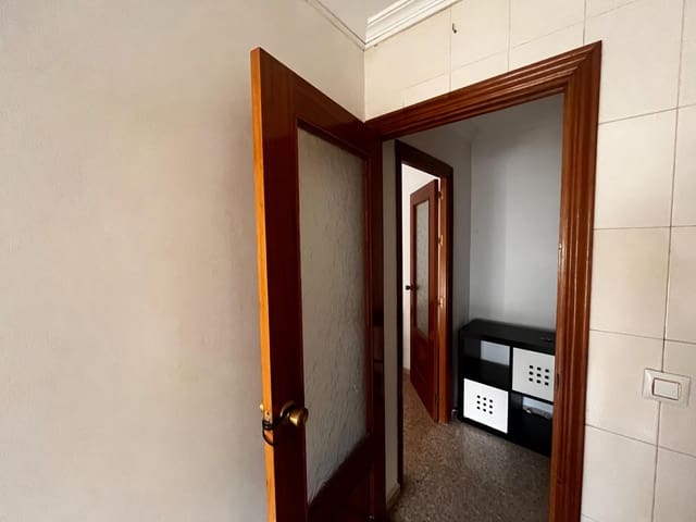 3 soveværelse Lejlighed til salg i Parque Alcosa, Sevilla by - € 150.000 (Ref: 9174598)