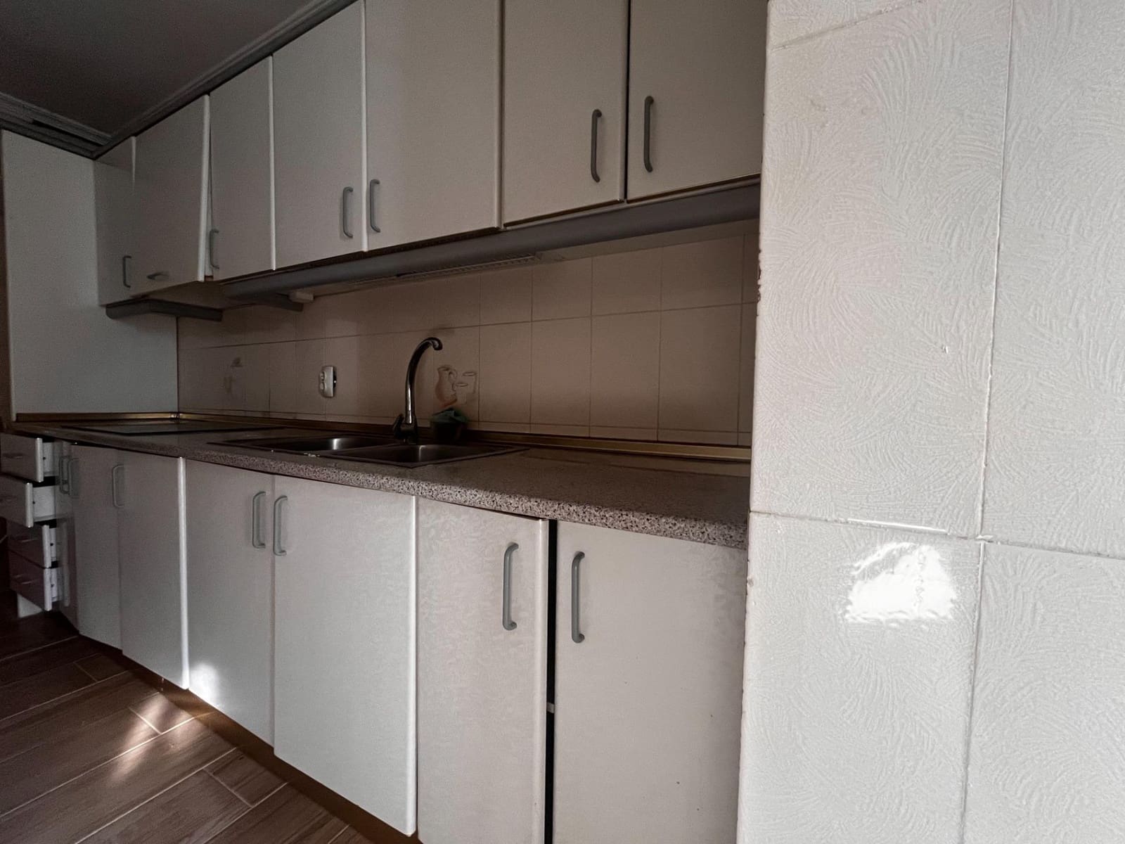 3 slaapkamer Flat te koop in Sevilla stad - € 150.000 (Ref: 9174598)