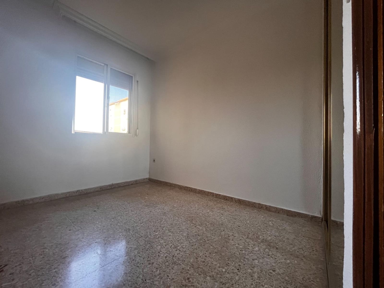 3 slaapkamer Flat te koop in Sevilla stad - € 150.000 (Ref: 9174598)
