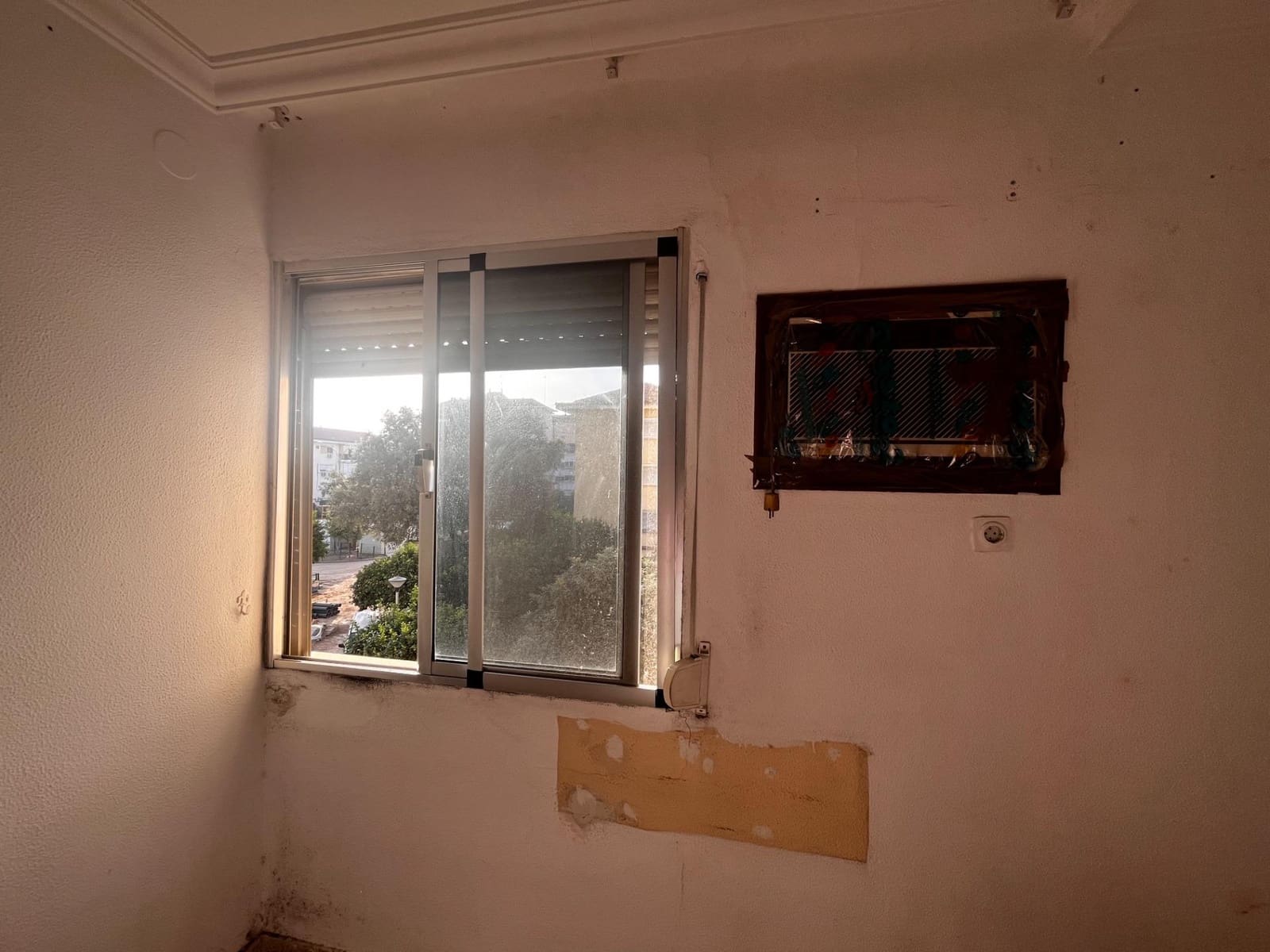 3 bedroom Flat for sale in Seville city - € 150,000 (Ref: 9174598)