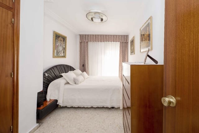 4 sovrum Lägenhet till salu i Sevilla stad - 350 000 € (Ref: 9220097)