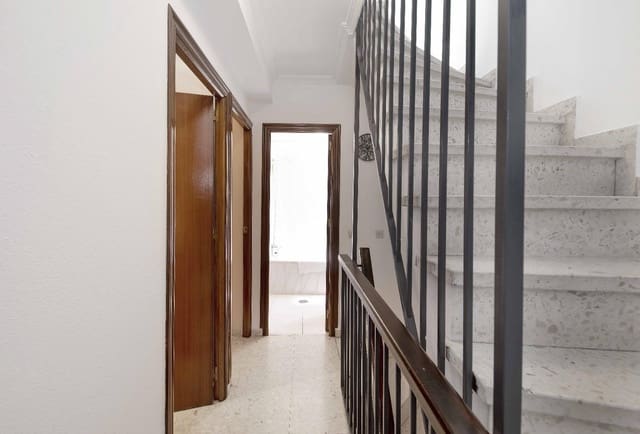 4 bedroom Apartment for sale in Seville city - € 350,000 (Ref: 9220097)