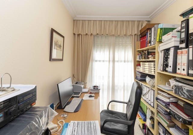 4 bedroom Apartment for sale in Seville city - € 350,000 (Ref: 9220097)