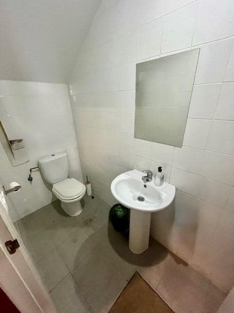 2 bedroom Business for sale in Dos Hermanas - € 165,000 (Ref: 9226824)