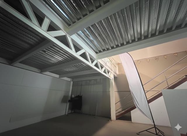 2 slaapkamer Bedrijf te koop in Dos Hermanas - € 165.000 (Ref: 9226824)