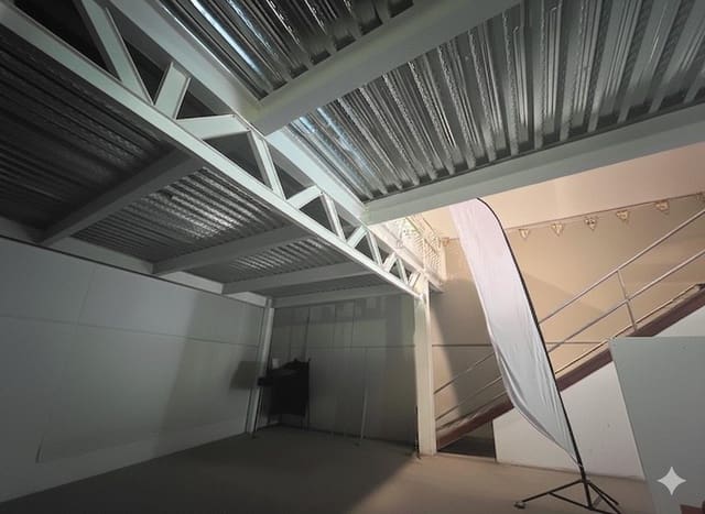 2 makuuhuone Yritys myytävänä paikassa Dos Hermanas - 164 500 € (Ref: 9226824)