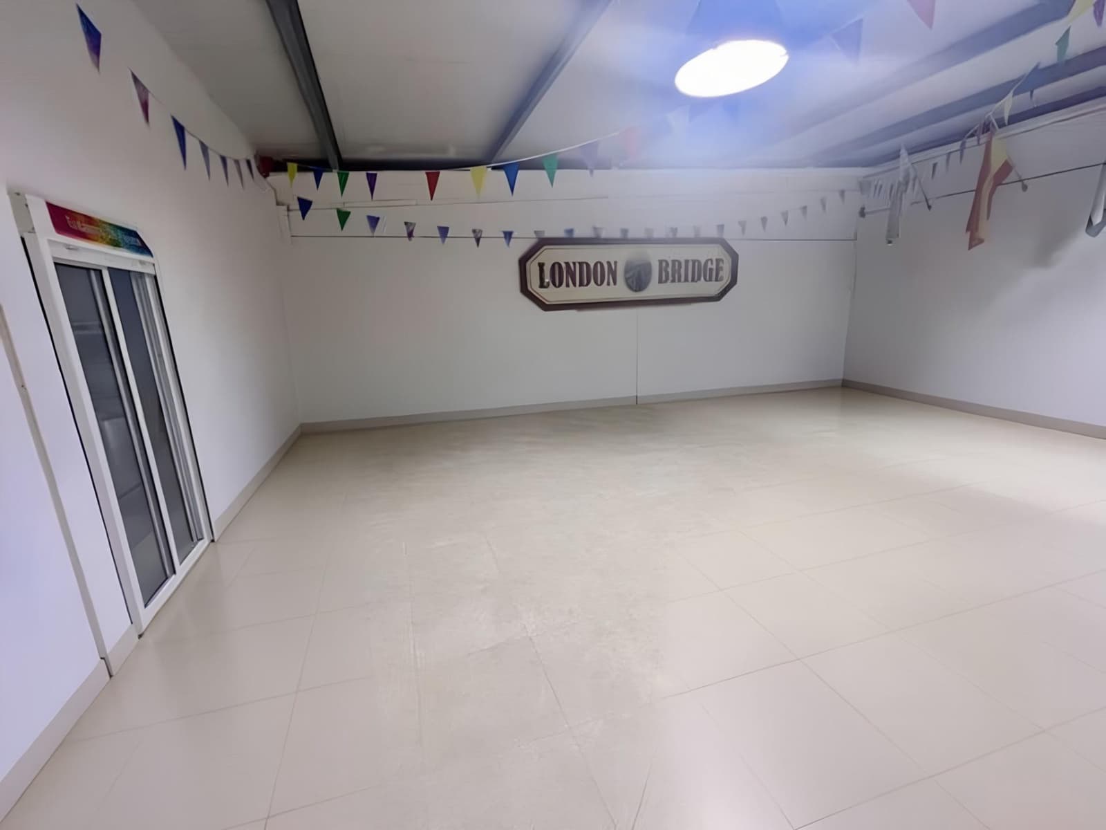 Negocio de 2 habitaciones en Dos Hermanas en venta - 164.500 € (Ref: 9226824)