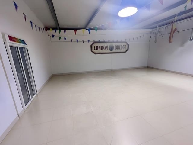 2 slaapkamer Bedrijf te koop in Dos Hermanas - € 159.000 (Ref: 9226824)