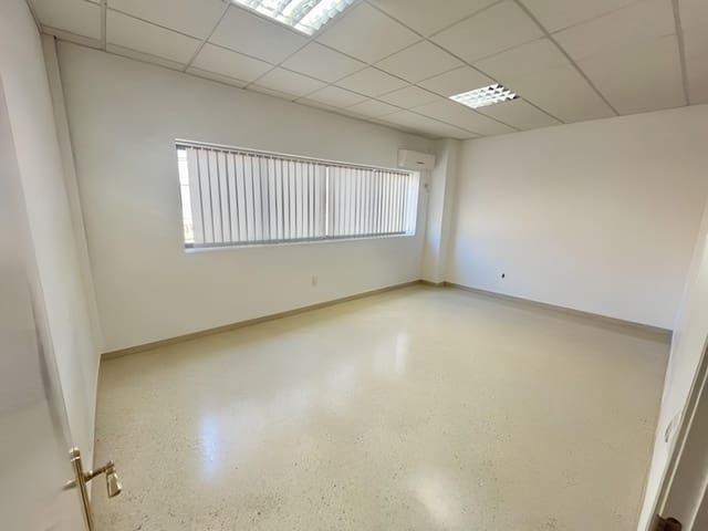 2 slaapkamer Bedrijf te koop in Dos Hermanas - € 159.000 (Ref: 9226824)