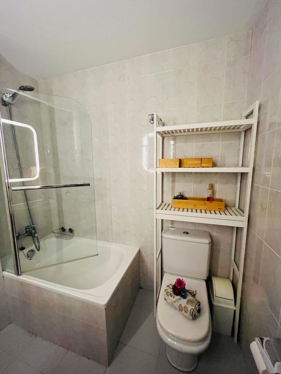 2 sovrum Lägenhet att hyra i Sevilla stad - 1 100 € (Ref: 9236549)