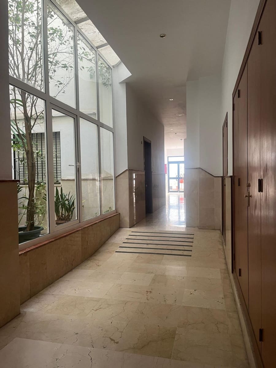 2 sovrum Lägenhet att hyra i Sevilla stad - 1 100 € (Ref: 9236549)