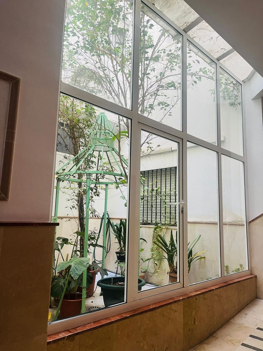 2 sovrum Lägenhet att hyra i Sevilla stad - 1 100 € (Ref: 9236549)